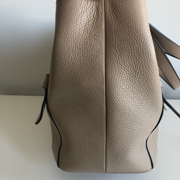 🤩HOST PICK🤩Like New Marc Jacobs Anchor Tote - Picture 7 of 16